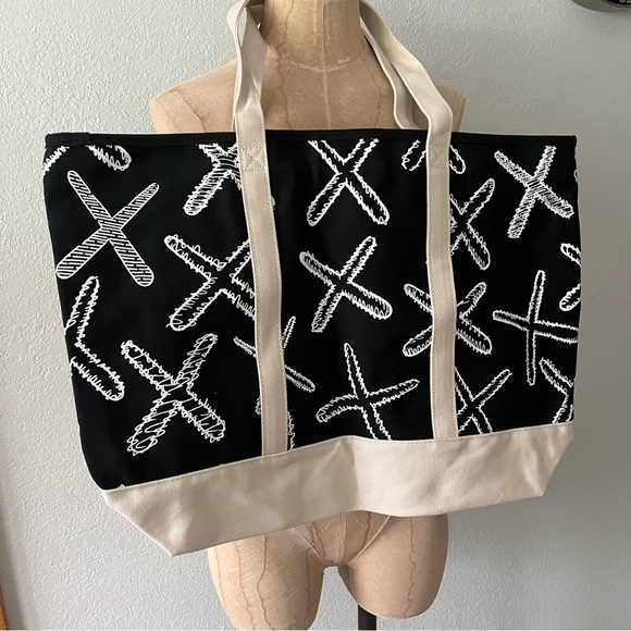 Uniqlo x KAWS Handbags - NEW KAWS x UNIQLO 2016 XX Print Black Canvas Tote Bag Logo